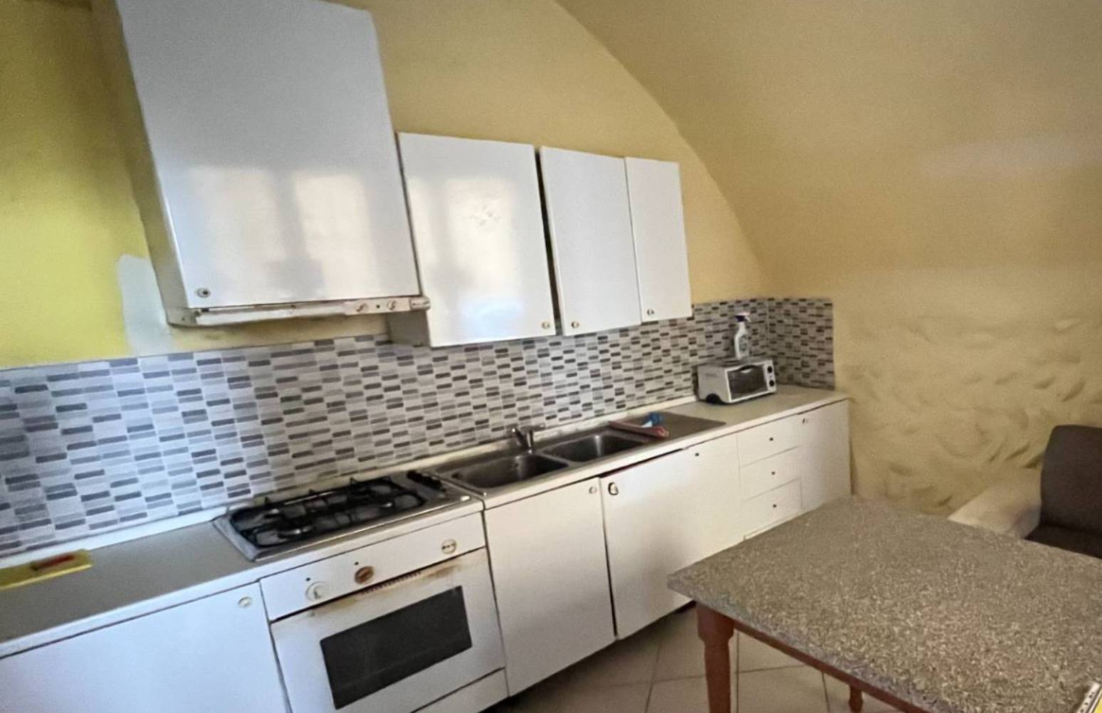 # **BASTA IL 20% DI ACCONTO. IL SALDO LO CONCORDI DIRETTAMENTE CON LA PROPRIETÀ.**
## **Ampio bilocale indipendente nel centro di Brembate Sopra**