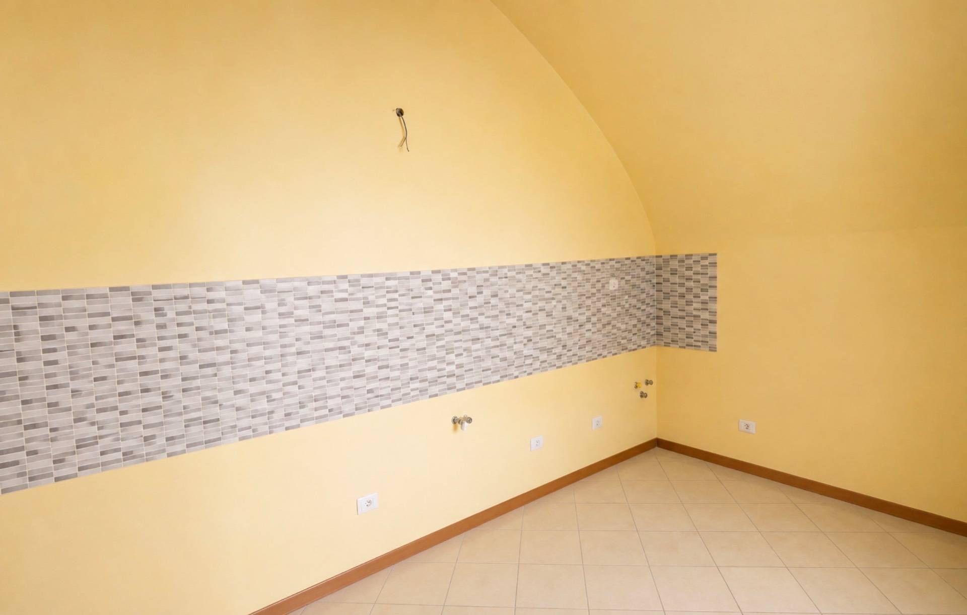 INGRESSO INDIPENDENTE E NESSUNA SPESA CONDOMINIALE: UN MONOLOCALE CHE HA TUTTA UN’ALTRA DIMENSIONE