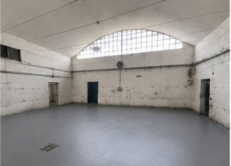 CAPANNONE INDIPENDENTE LIBERO SU TRE LATI CON AREA ESTERNA PRIVATA DI CIRCA 400 MQ
