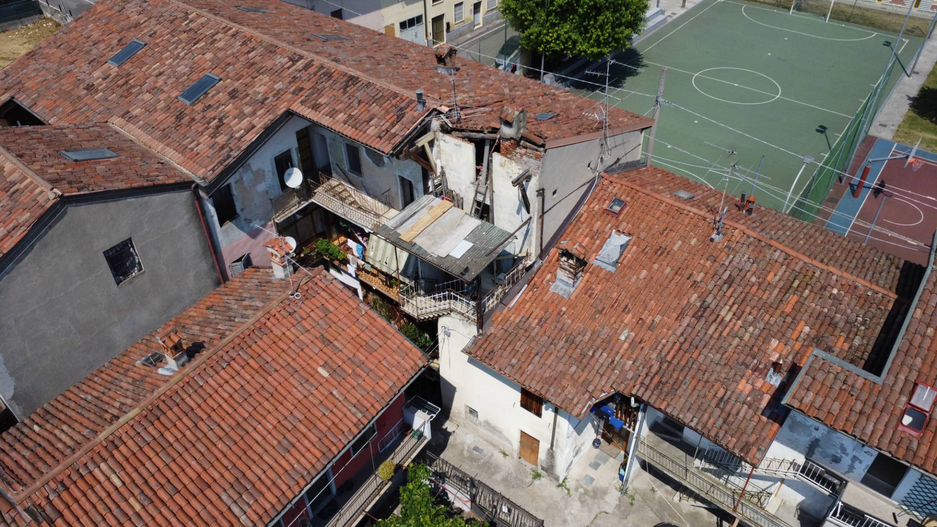 NEL CUORE DI PRESEZZO, UN EDIFICIO DA TRASFORMARE IN UN'OPPORTUNITÀ IMMOBILIARE.