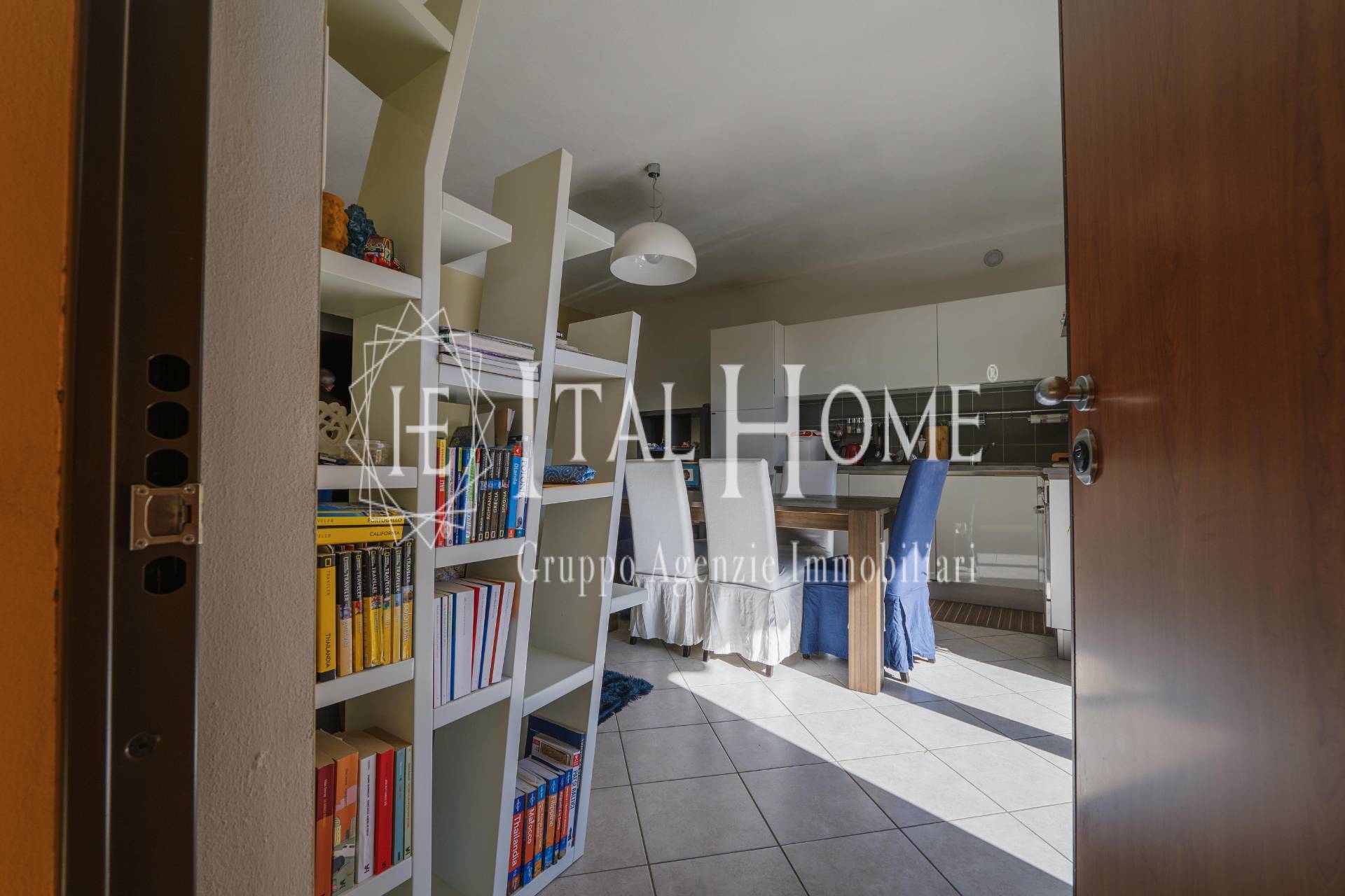 BONATE SOPRA CENTRO – CASA INDIPENDENTE SU TRE LIVELLI CON TERRAZZA PRIVATA